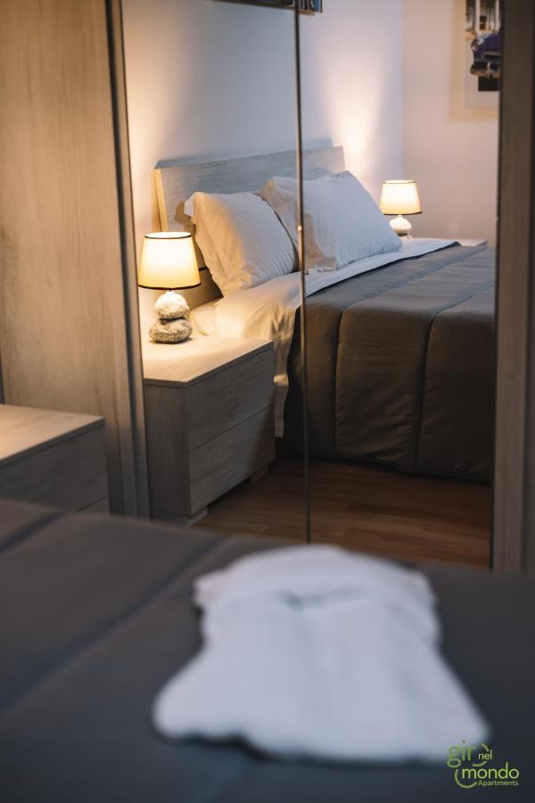 Giro Nel Mondo Apartments คาตาเนีย ภายนอก รูปภาพ