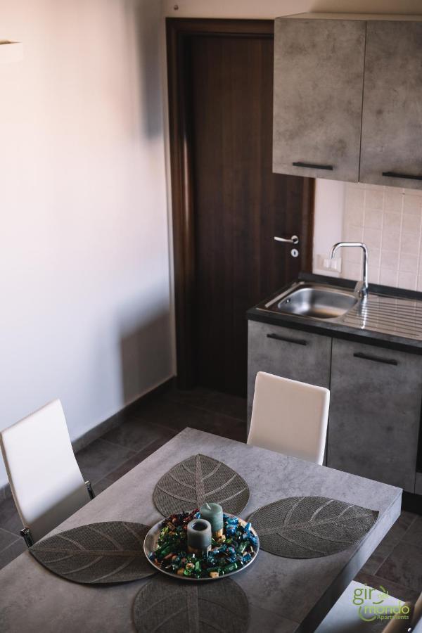 Giro Nel Mondo Apartments คาตาเนีย ภายนอก รูปภาพ