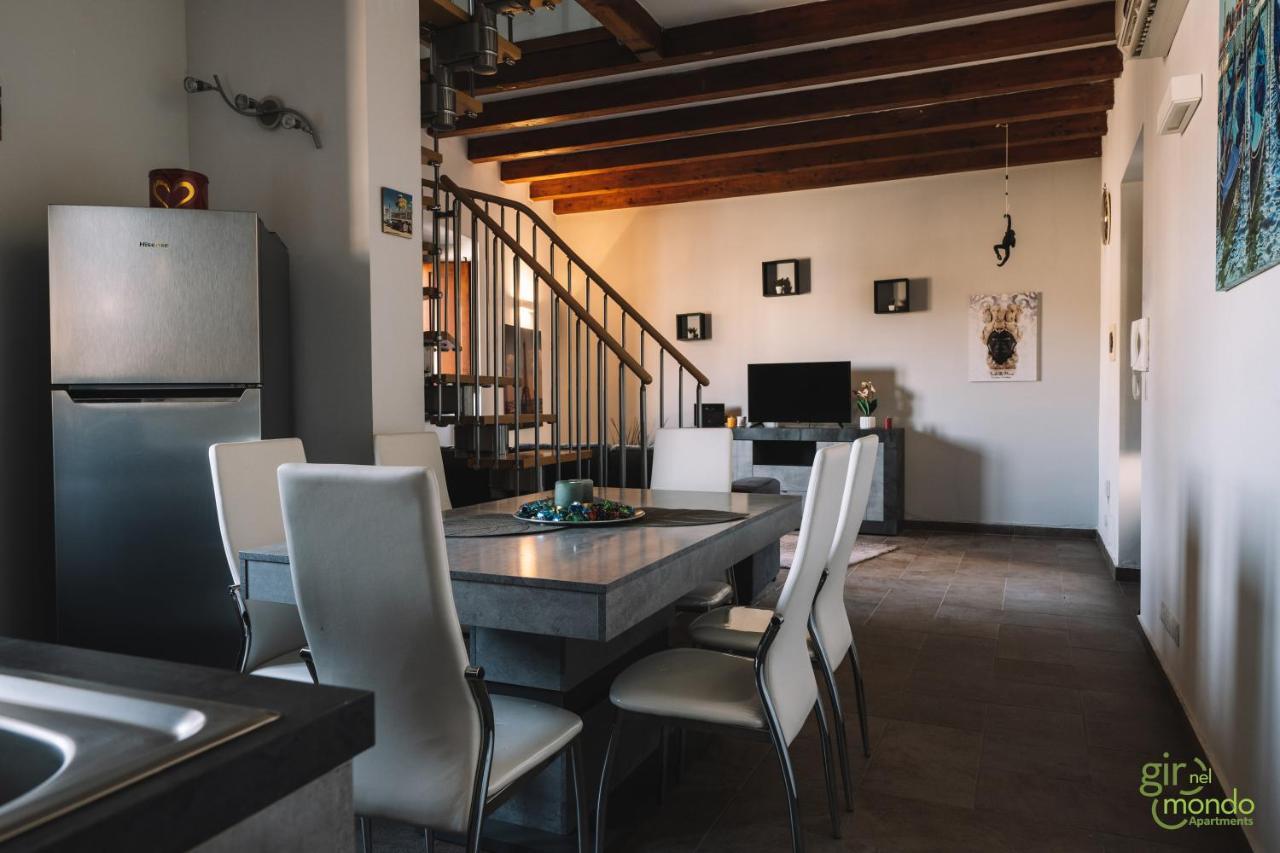 Giro Nel Mondo Apartments คาตาเนีย ภายนอก รูปภาพ