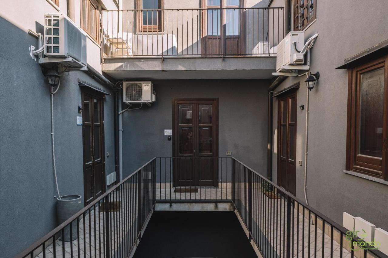 Giro Nel Mondo Apartments คาตาเนีย ภายนอก รูปภาพ