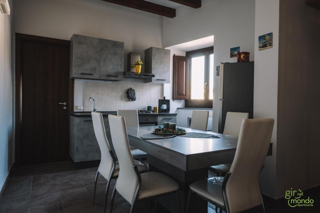 Giro Nel Mondo Apartments คาตาเนีย ภายนอก รูปภาพ