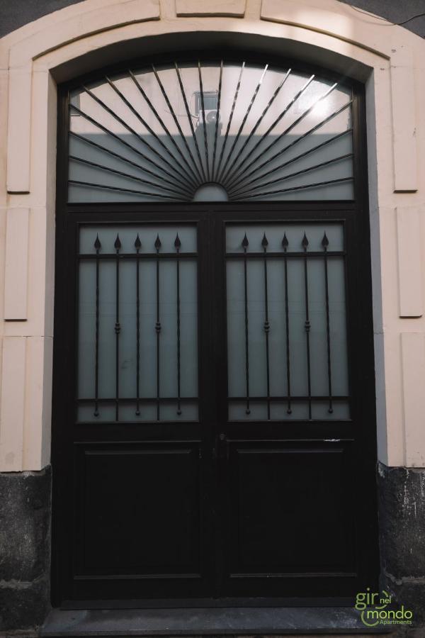 Giro Nel Mondo Apartments คาตาเนีย ภายนอก รูปภาพ